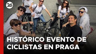 REPÚBLICA CHECA  Histórico evento de ciclistas en Praga [upl. by Nahsyar]