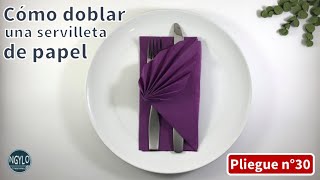 Cómo doblar una servilleta de papel para cubiertos con una hoja  Decorar la mesa [upl. by Eornom]