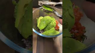 Prepara conmigo guacamole casero fácil y rápido [upl. by Tasiana]