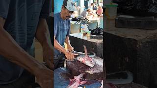 Amazing an expert at cutting tuna who is agile using a machete tuna seafood fish streetfood [upl. by Silloc796]