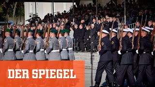 Live Großer Zapfenstreich für Angela Merkel [upl. by Stroud]