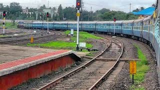 Mahalaxmi Express Entering in Sangli railway station  WDP4D  Late running train [upl. by Quick991]