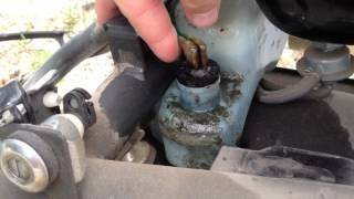 2001 Honda Elite 50 SR oil tank leaking  MicBergsma [upl. by Kerwon]