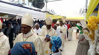 50 ans de Sacerdoce de Mgr Victor AGBANOU Évêque émérite de Lokossa au Bénin Procession [upl. by Iniffit]