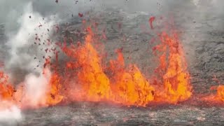 Le spettacolari immagini del vulcano che erutta a 40 km da Reykjavik in Islanda [upl. by Kristi]