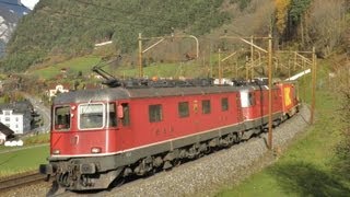 Bahnverkehr in Erstfeld am 201110  Re 66 im Schubdienst [upl. by Armalda]