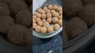 Gond ke laddu healthy mouth tempting recipe [upl. by Yenohtna]