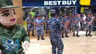 Militares sorprenden con flashmob en plaza comercial [upl. by Goles819]