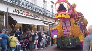 Bloemencorso Blankenberge 2014  Possensje Chinese Draak Filmpje 1 [upl. by Aihsatan491]