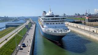 Fred Olsens MV Balmoral follows MV Bolette into the lock at IJmuiden [upl. by Leahcim156]