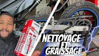 NETTOYAGE ET GRAISSAGE DE CHAINE MOTO  KIT IPONE 🧼 🫧 [upl. by Halford]