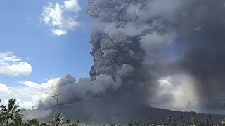 Flights to and from Bali cancelled after volcanic eruption [upl. by Mattias]