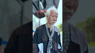 Brave homeless old man catches thief KINDNESS MAN kindness homeless goodperson help oldman [upl. by Eicyak231]