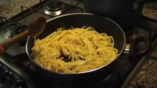 Tagliolini con burro fuso basilico e pancetta croccante video ricetta n° 052 [upl. by Nare]