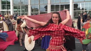 Les grands jeux romains à Nîmes La danse des foulards [upl. by Dnomder]