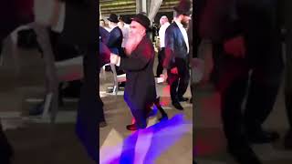 R Avremel Shemtov Dancing  ר אברמל שם טוב רוקד [upl. by Retsam]