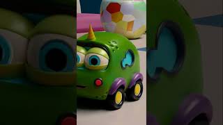 💥✨🎭 Videos de Autos para niños de 2 a 3 años con cochecitos Mocas Bussy encontró una linterna [upl. by Nylhtac]