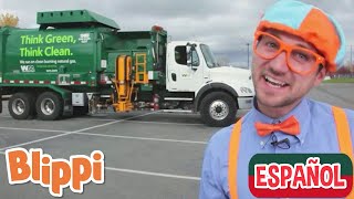 Blippi Recicla con los Camiones de la Basura  Aprende con Blippi  Blippi Español  Moonbug Kids [upl. by Braun]