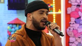 SLIMANE CHANTE quotVIENS ON SAIMEquot LIVE [upl. by Kreit99]