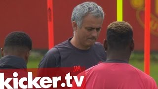 ManUnited Schweigeminute vor dem Training [upl. by Nashner806]