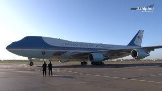 Aankomst president Obama op Schiphol [upl. by Mochun]