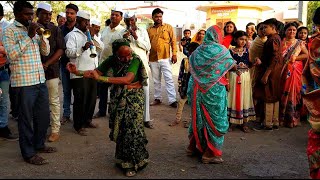 संबळ च्या तालावर आजींचा सुंदर डान्स Khandeshi Wedding Dance on Sambal [upl. by Elsinore]