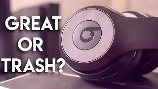 THE WORST HEADPHONES EVER Beats Solo 3 Wireless Bluetooth Headphones Review [upl. by Nimrak]