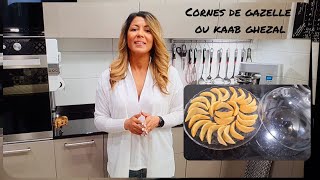 Cornes de gazelle kaab ghezal version marocaine les fameux biscuitdaux amandes [upl. by Rue820]