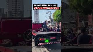 Motociclista aplica golpe em guarda para ter sua moto de volta motorista motociclistas transito [upl. by Inahteb728]