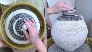 535 Making a 12Lb Sodium SilicateChatteringSgraffito Lidded Jar with HsinChuen Lin 林新春 岩花瓷蓋罐示範 [upl. by Adlitam]