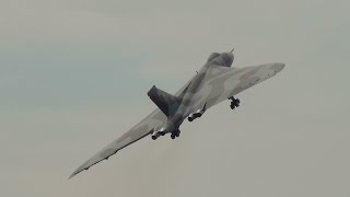 Avro Vulcan XH558 at Yeovilton 26th July 2014 [upl. by Nilsoj711]