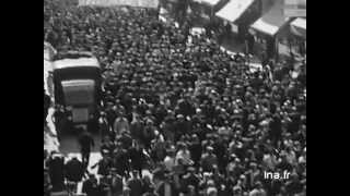 Rétro Mai 68  Manifestation à Bordeaux  archive vidéo INA [upl. by Solon]