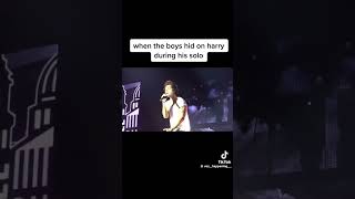 Bro didnt even notice js playing w the balloon🤣harrystyles onedirection funny louistomlinson [upl. by Attiuqaj854]