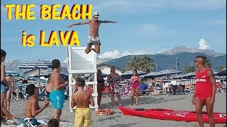 GIOCHI da SPIAGGIA 28  THE FLOOR IS LAVA al MARE  THE BEACH IS LAVA  Bagno Ronchi di Levanate [upl. by Oinafipe]