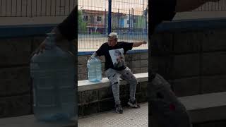 El botellón gigante  divertido 😂🤣 funny humor comedy bromasdivertidas news funnyvideo fyp [upl. by Isherwood]