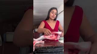 Cortando uma dourada pra fritar veja como é fácil e rápido peixaria fish [upl. by Leotie]