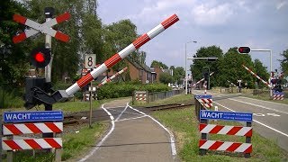 Spoorwegovergang Reuver  Dutch railroad crossing [upl. by Down]