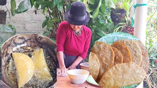 Ricas Empanadas de Guineo Verde rellenas de queso [upl. by Naneik]