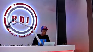 TAZAMA Kwa Mara ya kwanza Djmisso misondo Akitoa burudani kwenye studio za EFM RADIO Umepigaje Hapo [upl. by Labaw508]