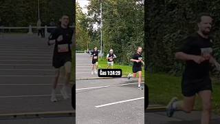 Půlmaraton za hodinu a dvacet čtyři minut pulmaraton [upl. by Iddo]