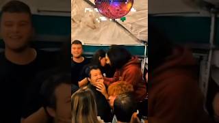 Salvini ubriaco canta balla e fa festa a Pontida bacio in bocca a Francesca Verdini del PD [upl. by Tori218]