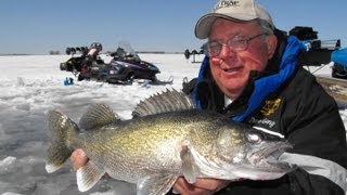 Ice Fishing Devils Lake for Walleyes with Legendary Angler Dave Genz [upl. by Enirahtac]