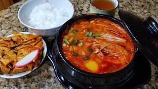 Korean Seafood Tofu Stew Haemul sundubu jjigae 韓式豆腐海鮮鍋 해물순두부찌개 Ep26 [upl. by Dnar]