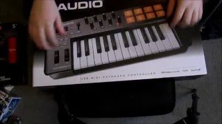 MAudio Oxygen 25 MIDI keyboard unboxing [upl. by Lowndes]