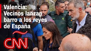 Resumen en video de las inundaciones en Valencia y lanzan barro a los reyes Felipe VI y Letizia [upl. by Enelrahc]