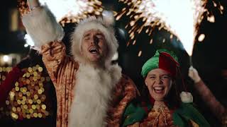 A Sausage CaRoll  Walkers Christmas Advert 2020  Walkers Crisps [upl. by Armando]