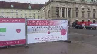 Spanische Hofreitschule am Heldenplatz aufbau [upl. by Ronnoc]