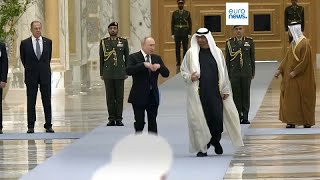 Ein quotbeispiellos gutes Verhältnisquot Putin zu Besuch in den Vereinigten Arabischen Emiraten [upl. by Mllly271]