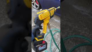 Dewalt cordless pressure washer running a Milwaukee battery 🔋 [upl. by Friday]