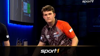 180erPremiere Schmutzler beeindruckt bei Debüt im Ally Pally  SPORT1 [upl. by Jacob]